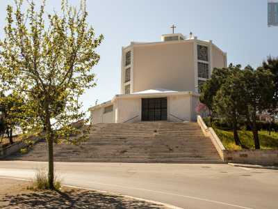 Solo nel 1963 fu costruita una vera chiesa, quella di San Paolo, che diede il nome al rione diventando un punto di aggregazione per la comunit�